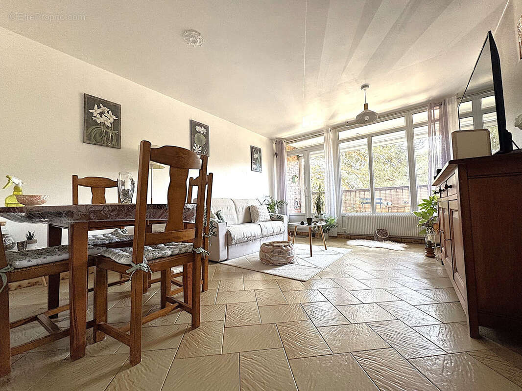 Appartement à SURVILLIERS