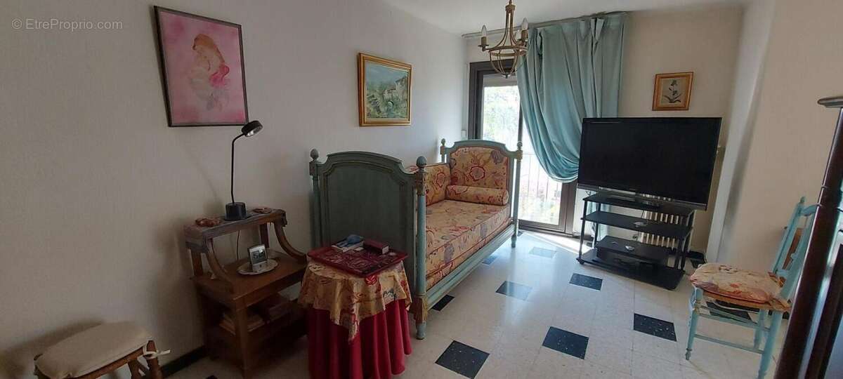 30. GARD. NIMES. Appartement traversant climatisé de 106 m² avec terrasse dans résidence sécurisée - photo 2
