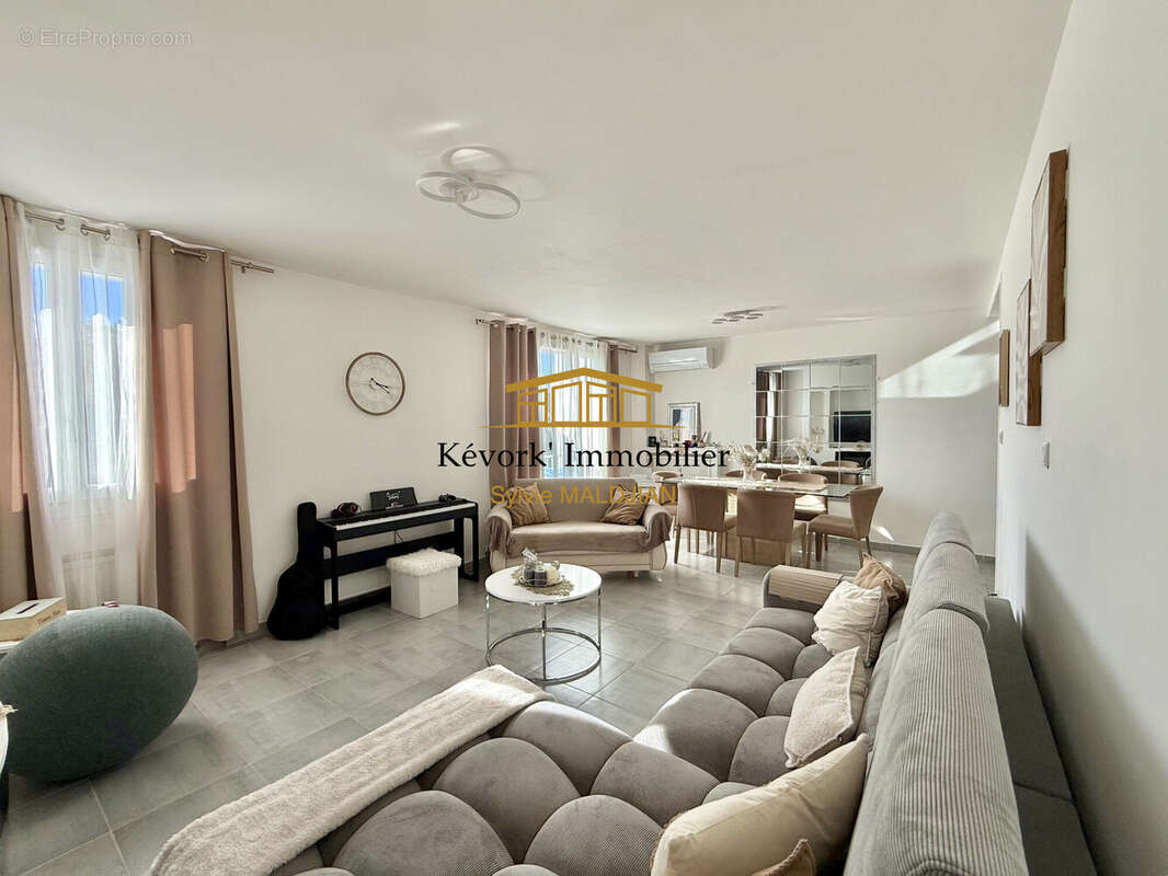 Appartement 85 m² à Bourg-Les-Valence  - photo 2