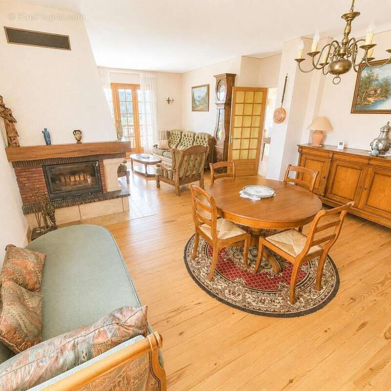 Maison 167 m² à Riom  - photo 2