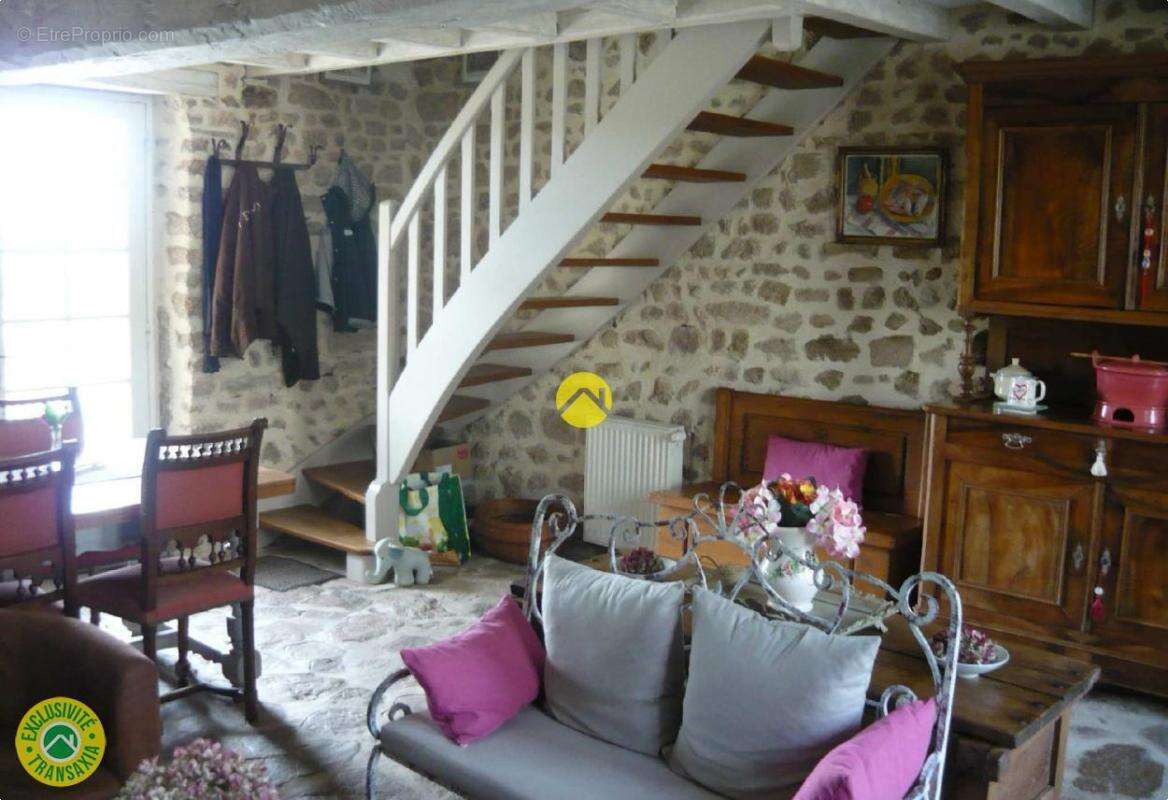 Maison à DUN-LE-PALESTEL