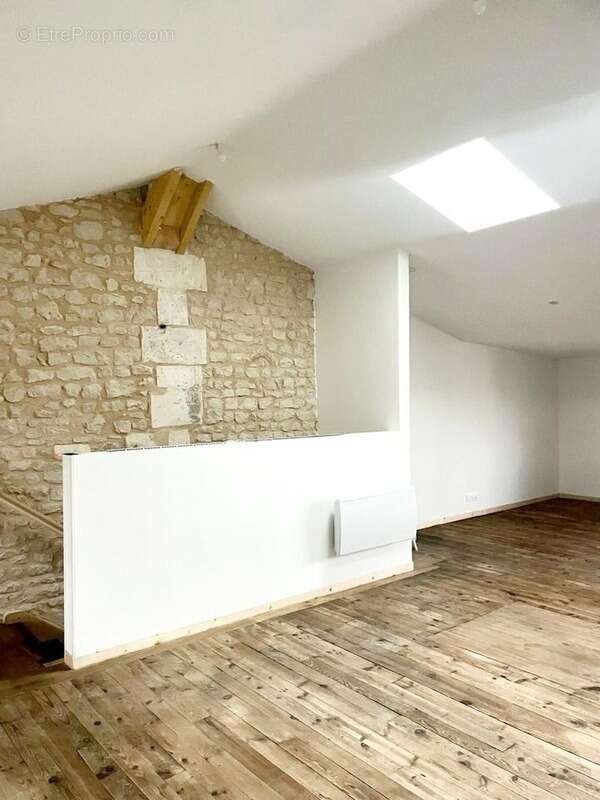 Maison à SAINT-JEAN-D'ANGELY