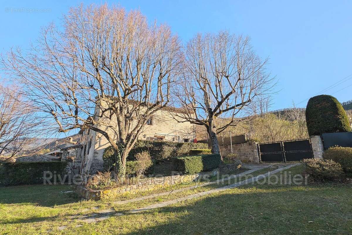 Maison à ENTREVAUX