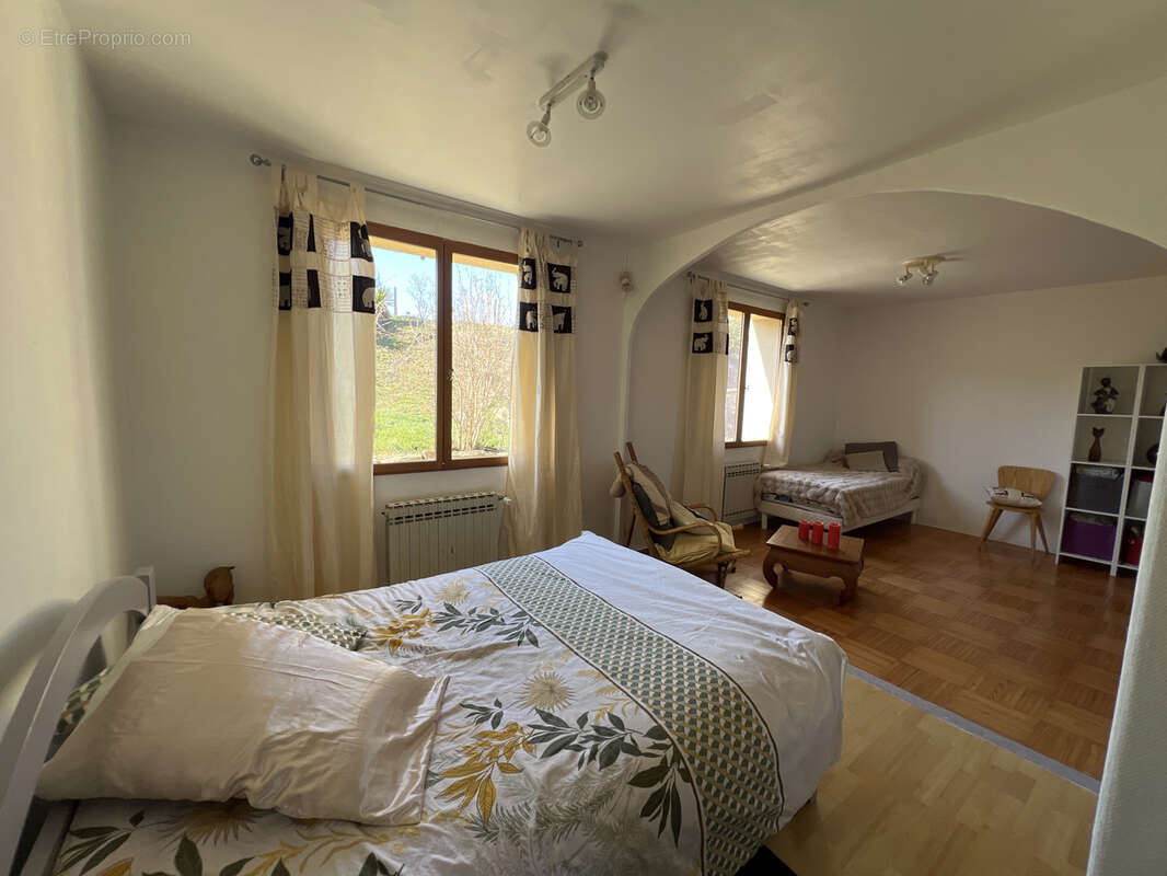 Maison à SAINT-ROMAIN-DE-LERPS