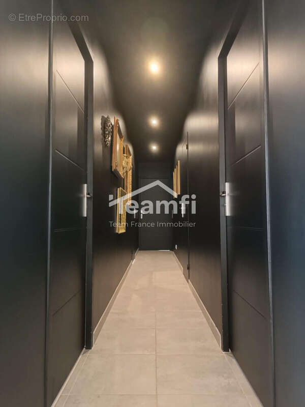 Maison 240 m² à Saint-Just-En-Chevalet  - photo 9