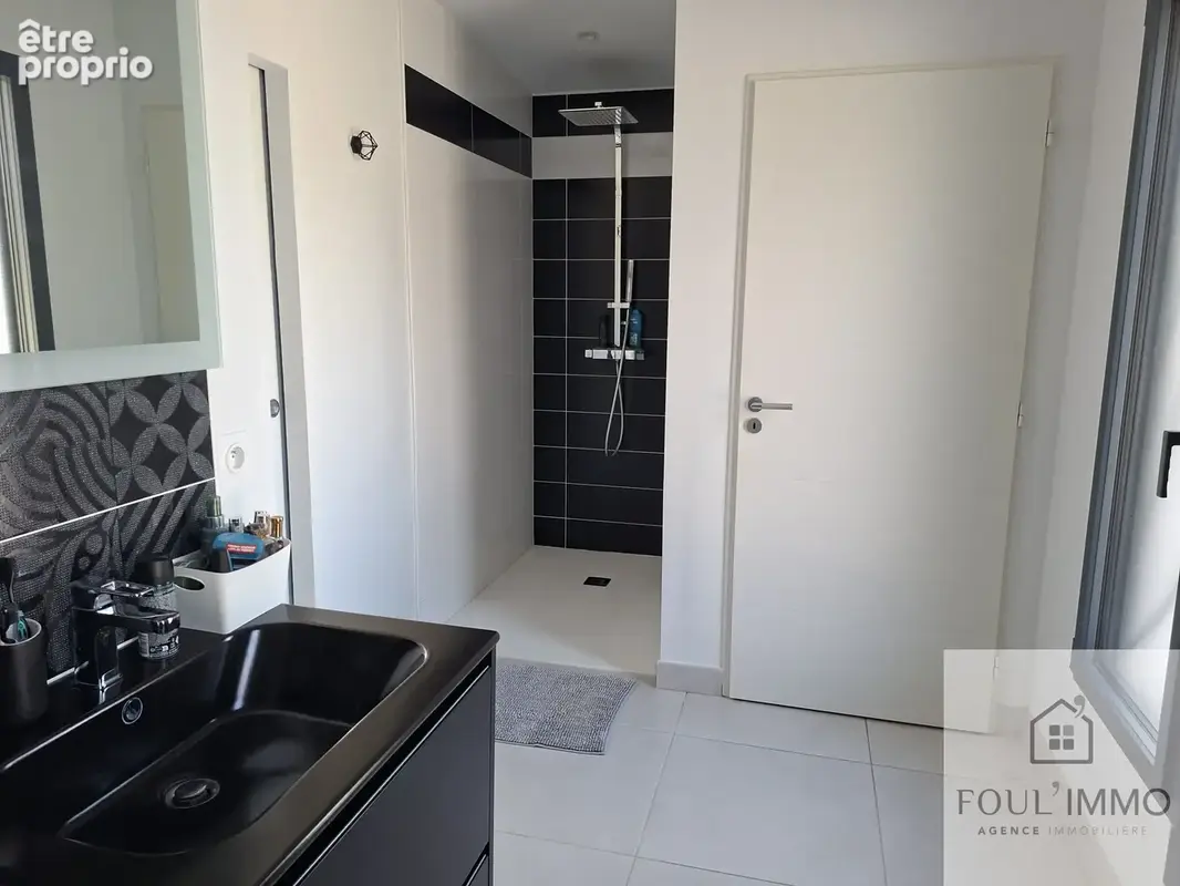 AGEN : Villa 195 m2 contemporaine avec vue dominante, piscine, espaces extérieurs aménagés - photo 11