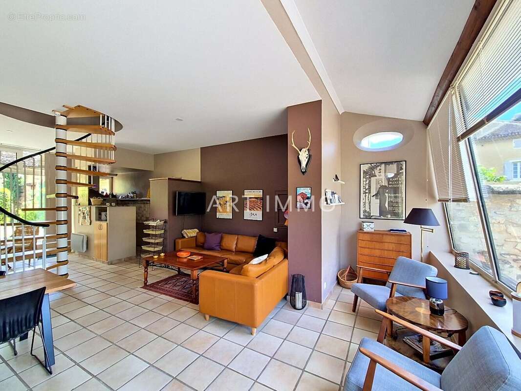 Maison à MAUBEC