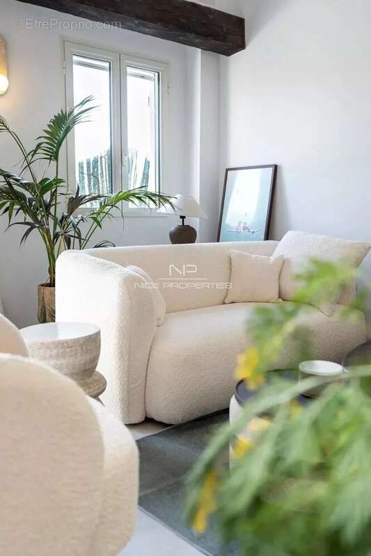 Villa – Élégance avec vue mer dans une résidence privée à Cannes. - photo 12