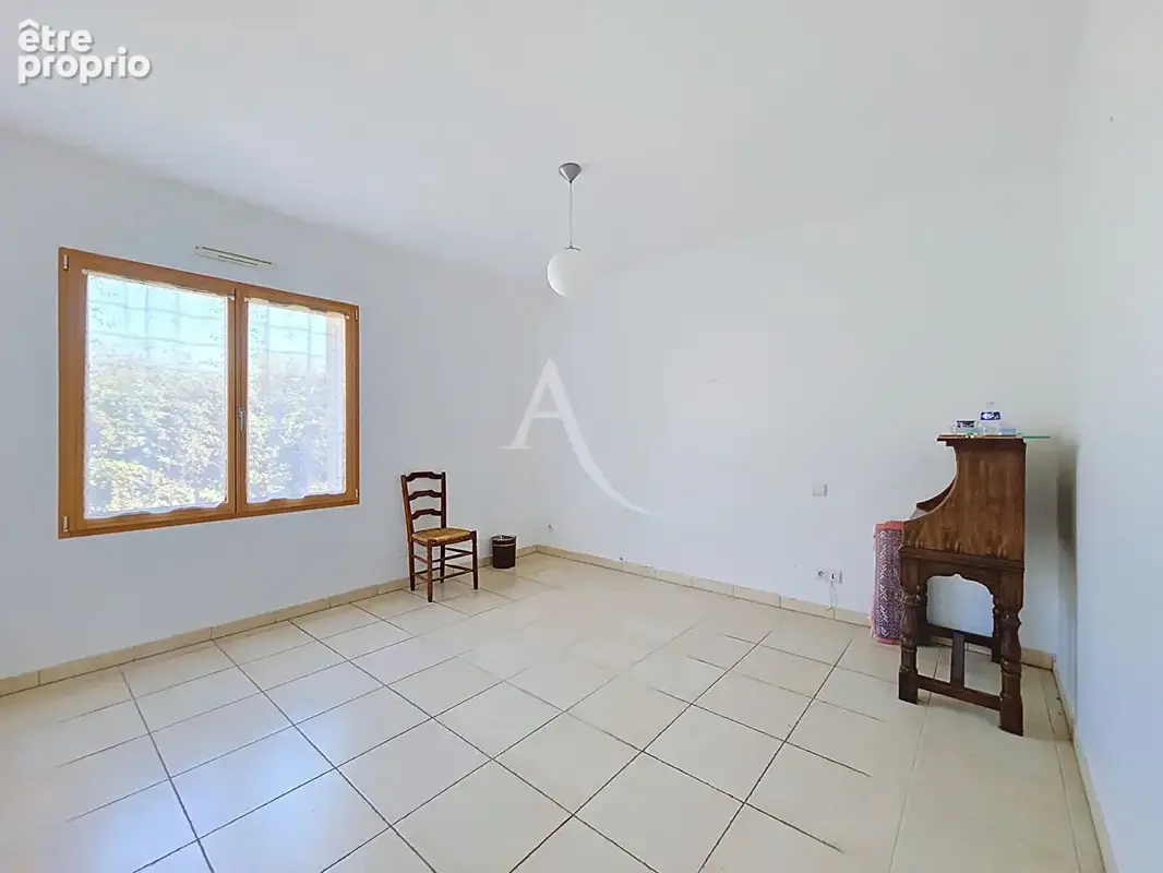 Maison de plain pied de 192m²  Saint-Jean-De-Linières - photo 9