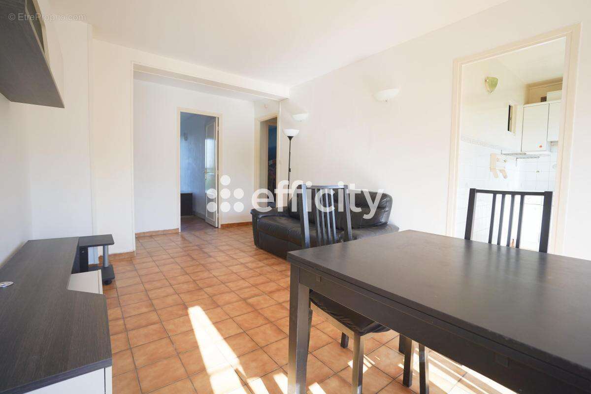 Appartement à FRESNES