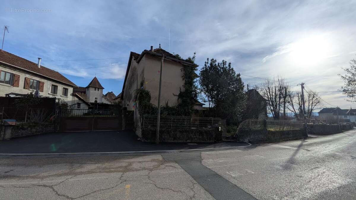 Maison à SAINT-VICTOR-DE-MORESTEL