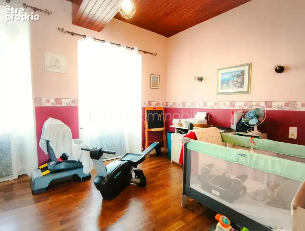Maison de bourg - plain-pied de 89 m² - 2 chambres - la gravelle (53410) - photo 6