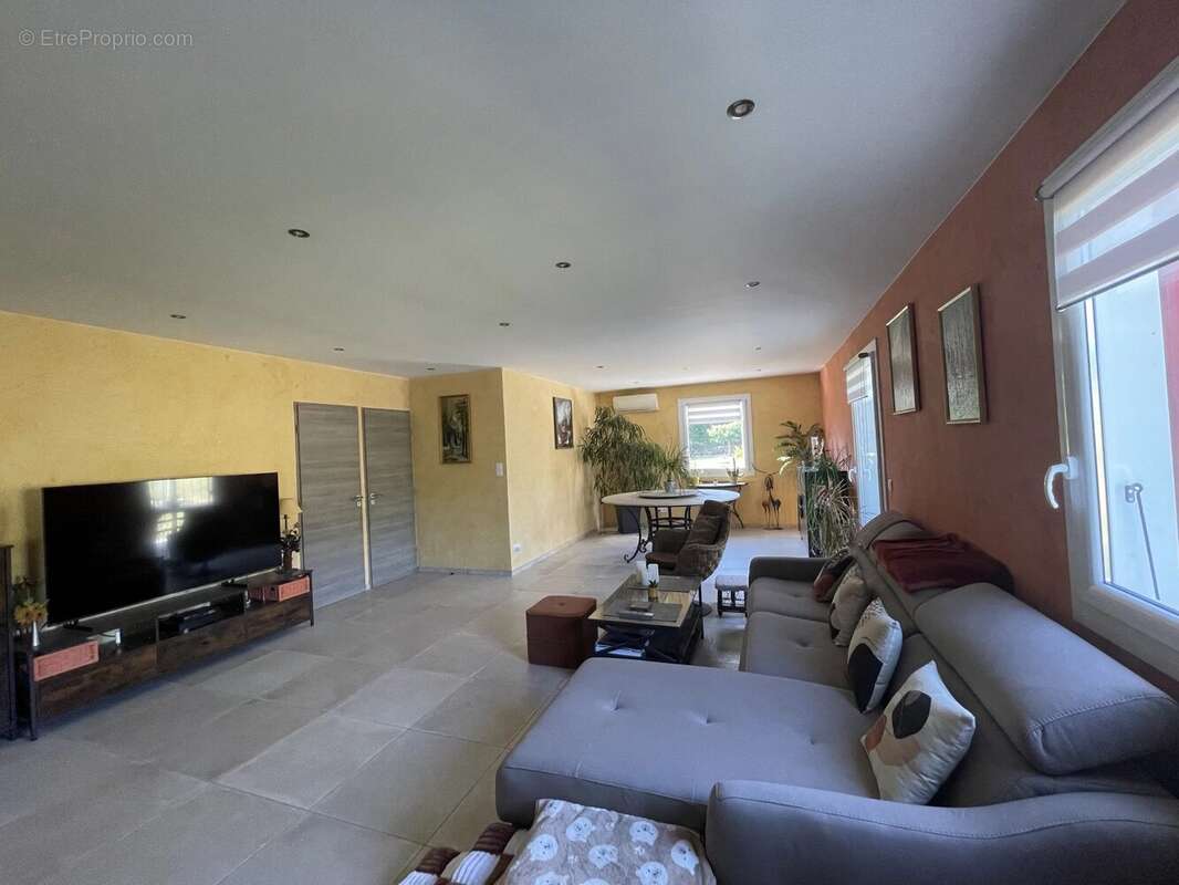 Maison à FIGANIERES