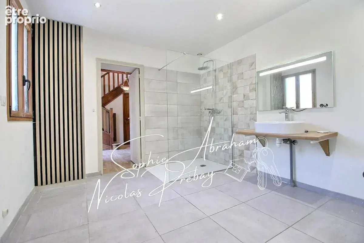 Maison en pierres avec jardin et double garage, proche centre-ville - photo 9