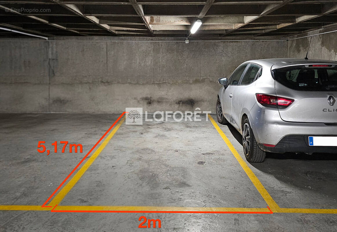 Parking à PARIS-15E