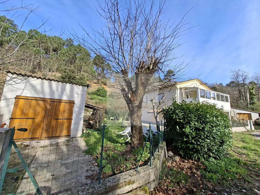 Maison à LE COLLET-DE-DEZE
