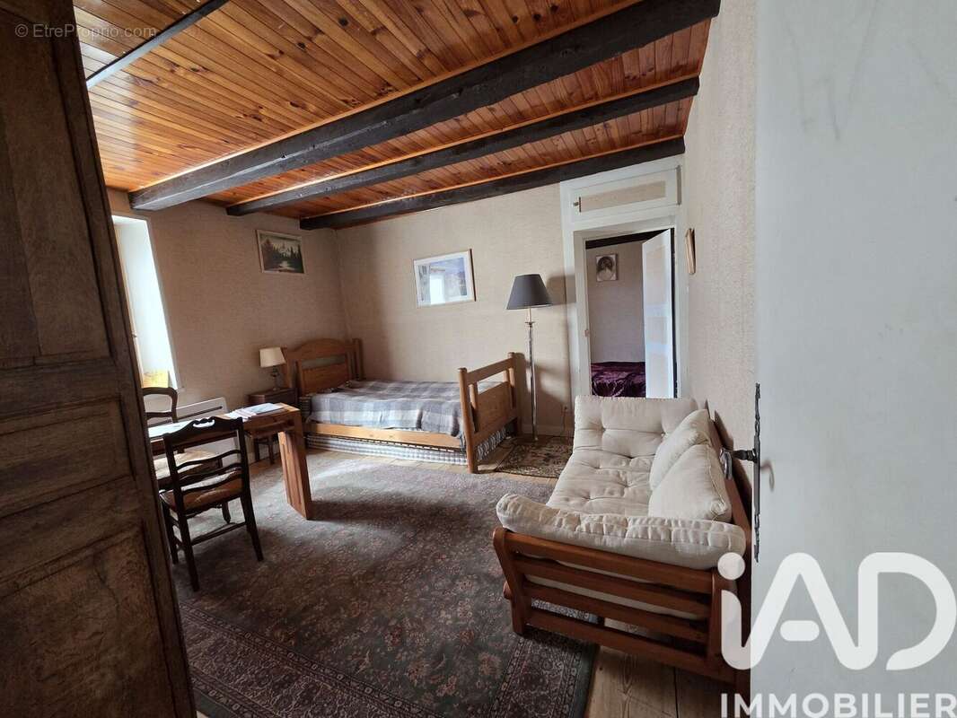 Maison 200 m² à Thezillieu  - photo 8