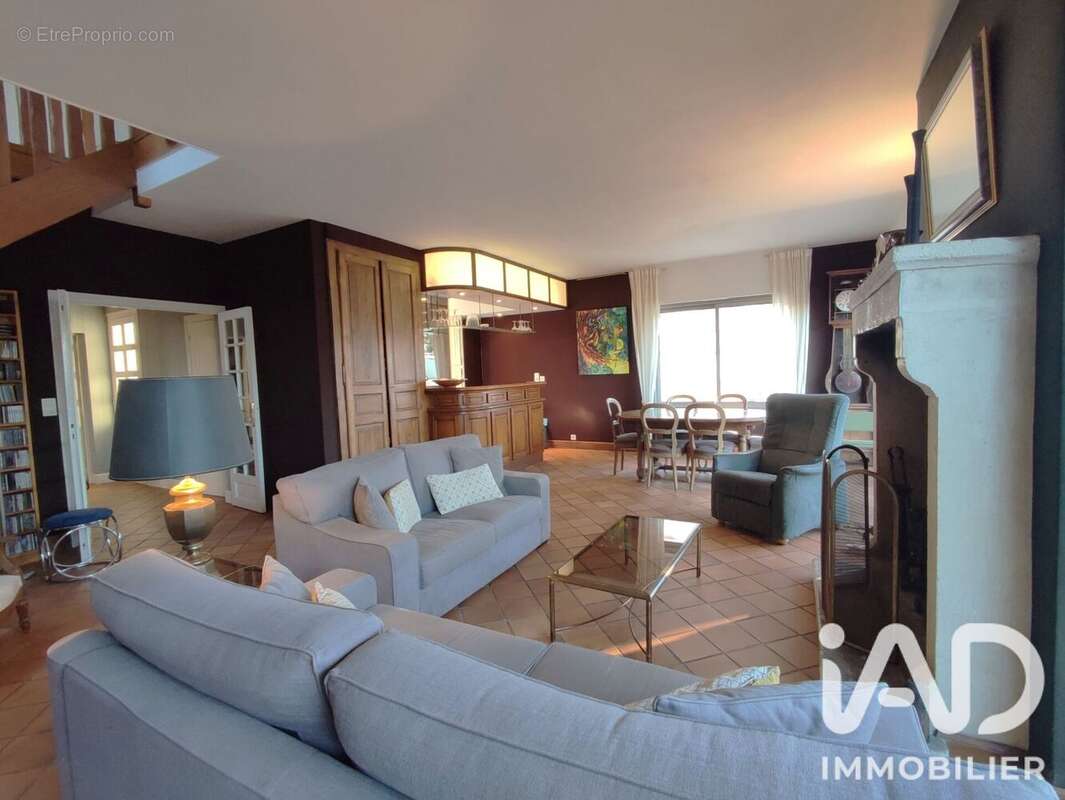 Maison 200 m² à Fleury-Les-Aubrais  - photo 2