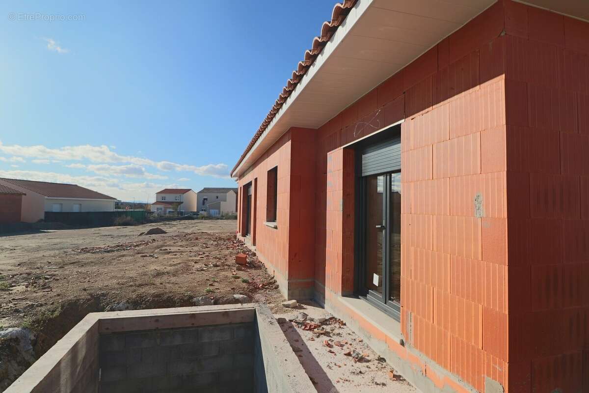 Maison à NISSAN-LEZ-ENSERUNE