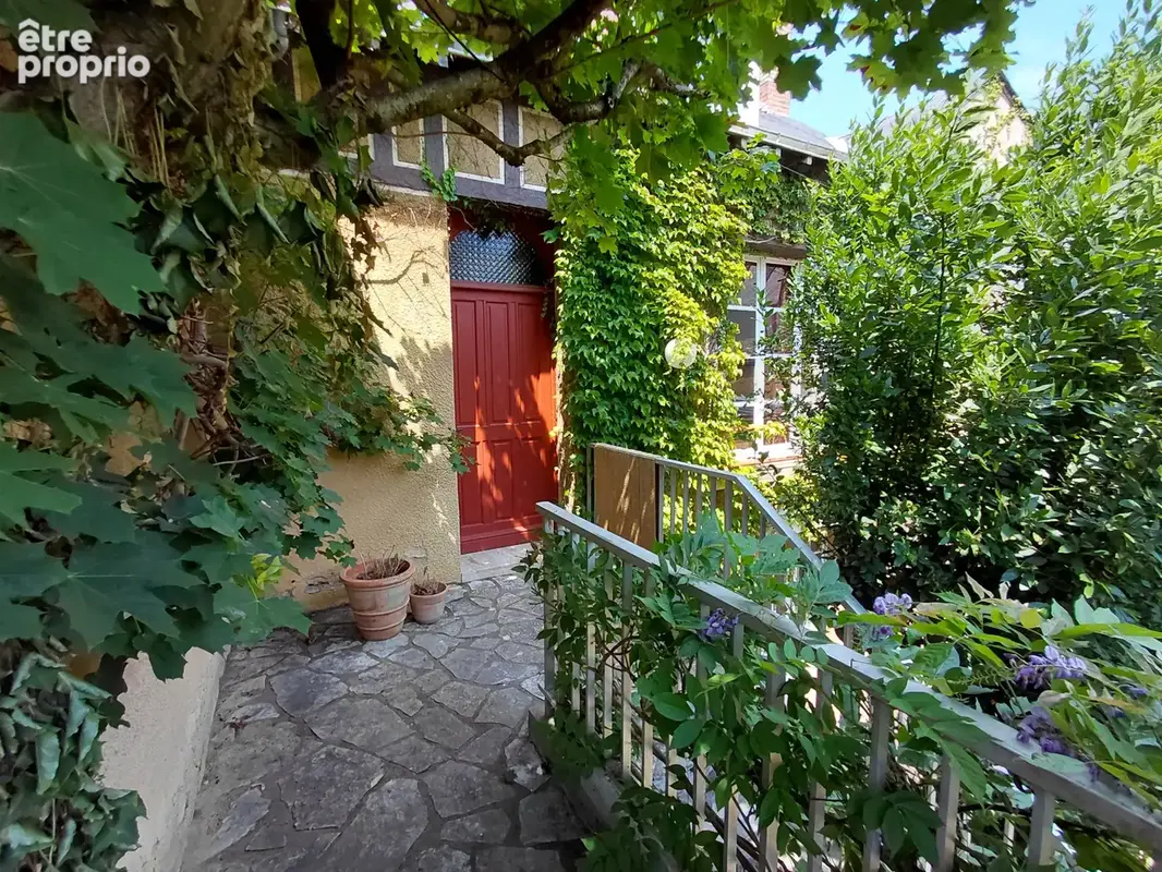 Maison familiale avec dépendances et jardin en centre-ville de La Flèche ! - photo 16