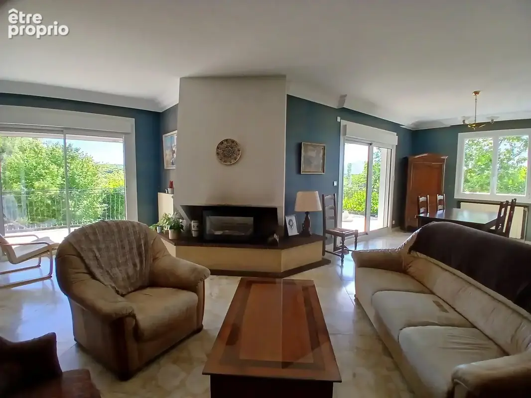 Propriété de 5 chambres située à la lisière du village, offrant de jolies vues. - photo 4