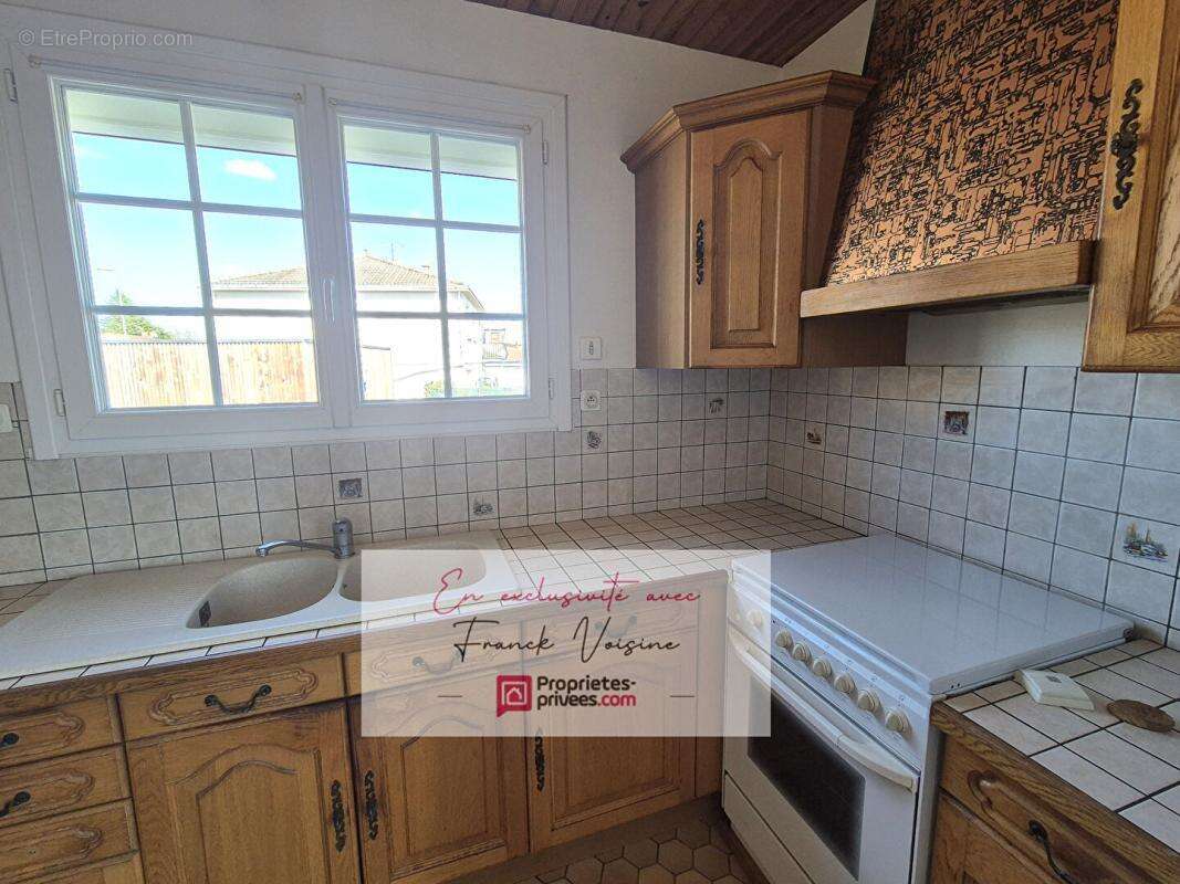 A VENDRE  en EXCLUSIVITE aux Herbiers, centre ville - Maison avec 4 chambres sur un terrain de  729 m2 env - photo 7