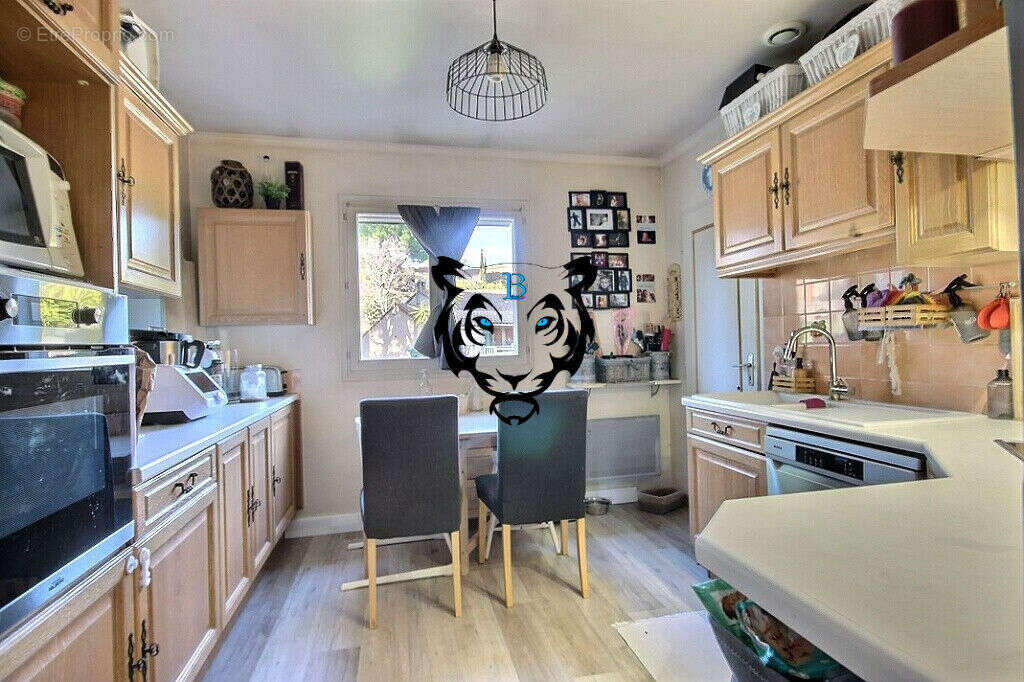 Maison à ROQUEBRUNE-SUR-ARGENS