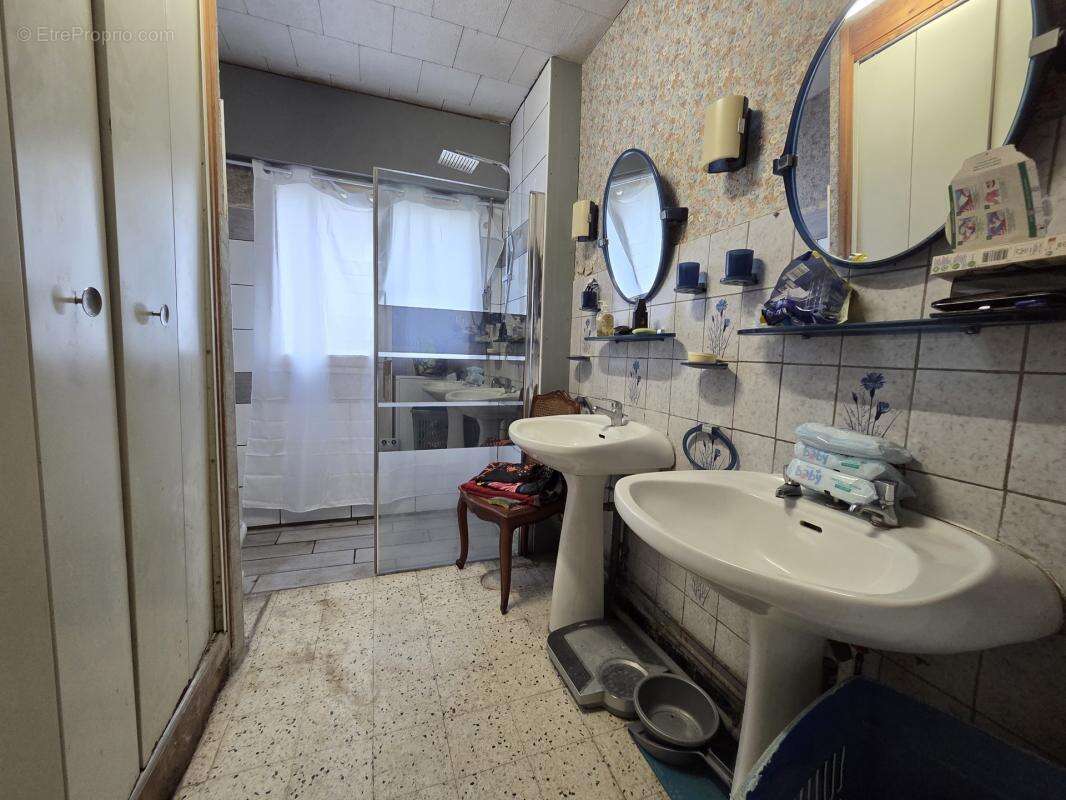 Pavillon individuel a renover 130m² hab sous sol et 1370m² - photo 7
