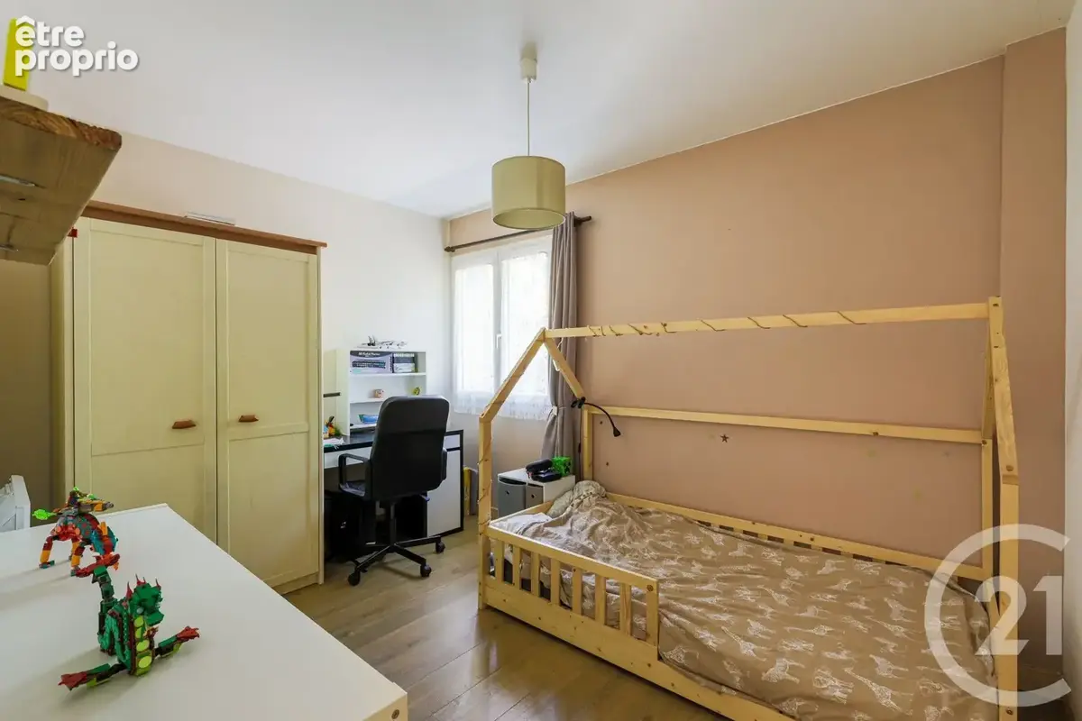 Appartement 83 m² à Fontaine  - photo 13