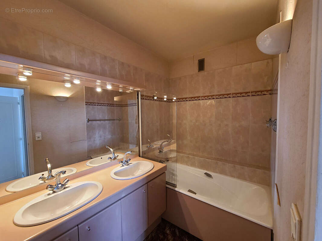 Appartement à FONTENAY-LE-FLEURY