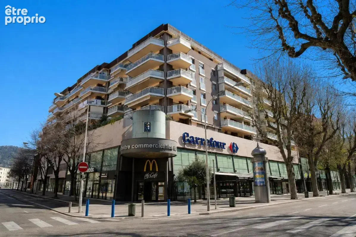 Nice riquier tnl - local commercial avec vitrine 55 m² + parking - photo 2