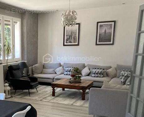 Villa 214 m² + 30 m² à aménager - 6 chambres + bureau - Piscine - photo 5