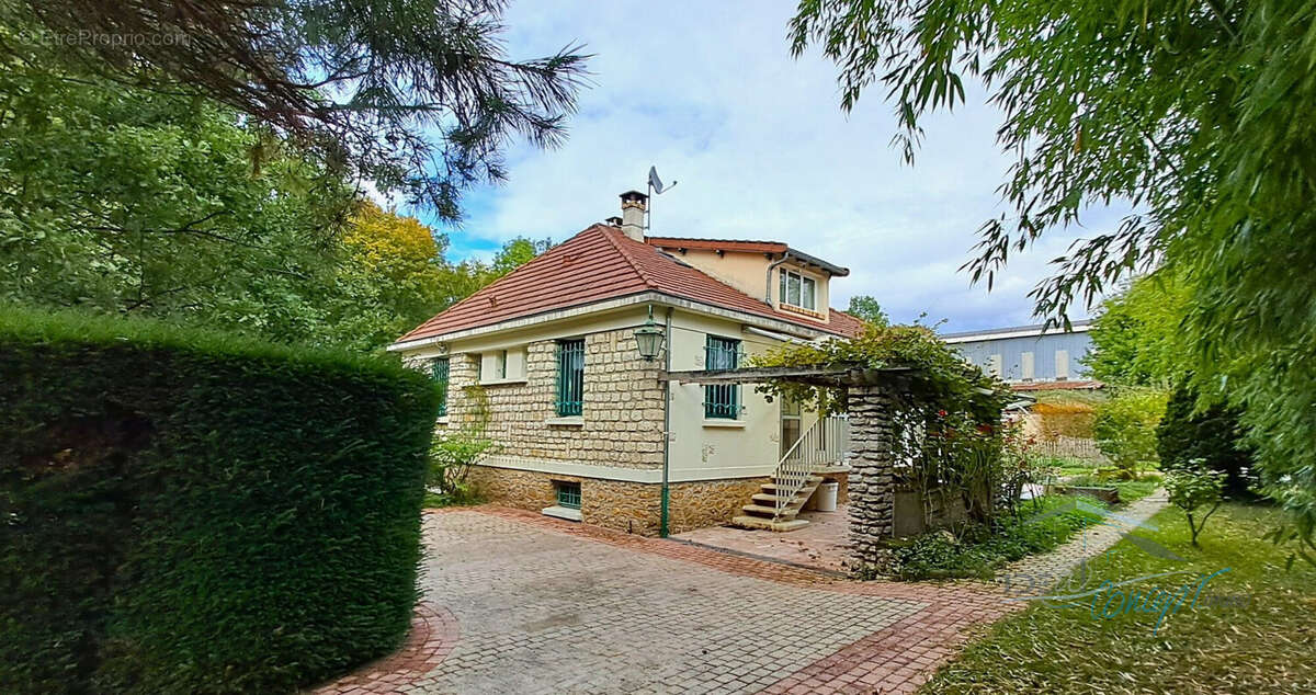 Maison à JANVILLE-SUR-JUINE