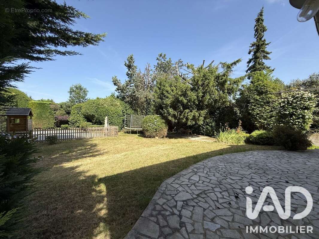 Maison 185 m² à Crecy-La-Chapelle  - photo 4