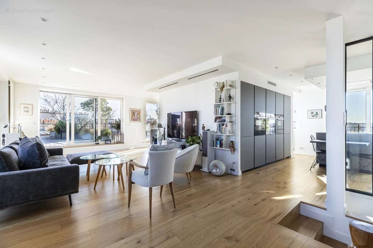 Appartement à PARIS-16E