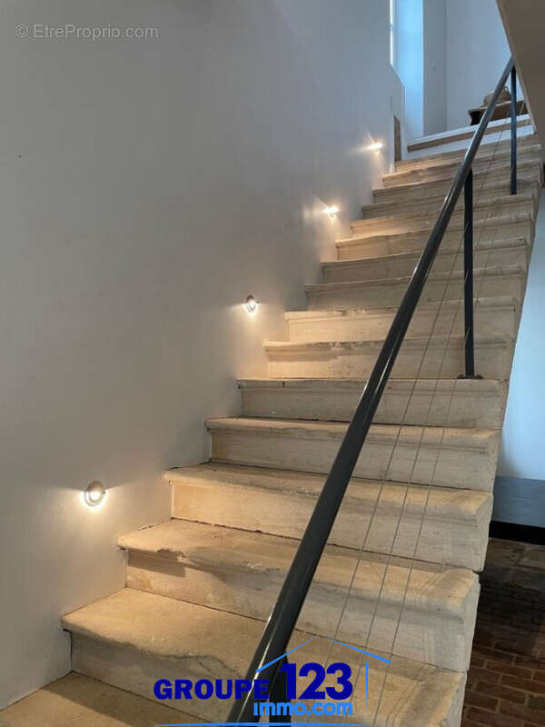 Maison à COULANGES-LA-VINEUSE