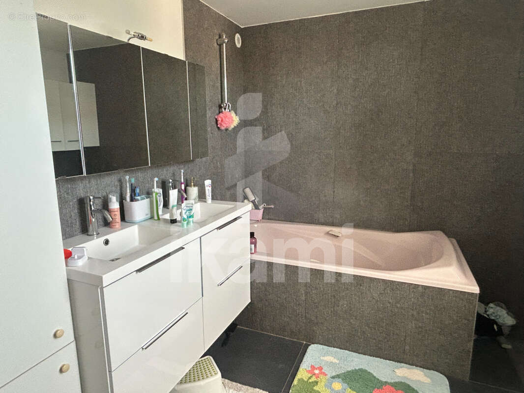 Maison familiale rénovée 165 m2 avec jardin et 5 chambres   Saint-Rambert-d’Albon - photo 7