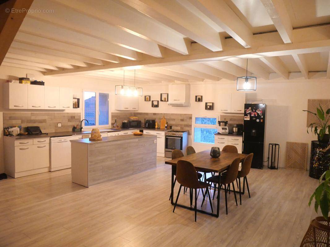 Maison à SAINT-ROMAIN-EN-JAREZ