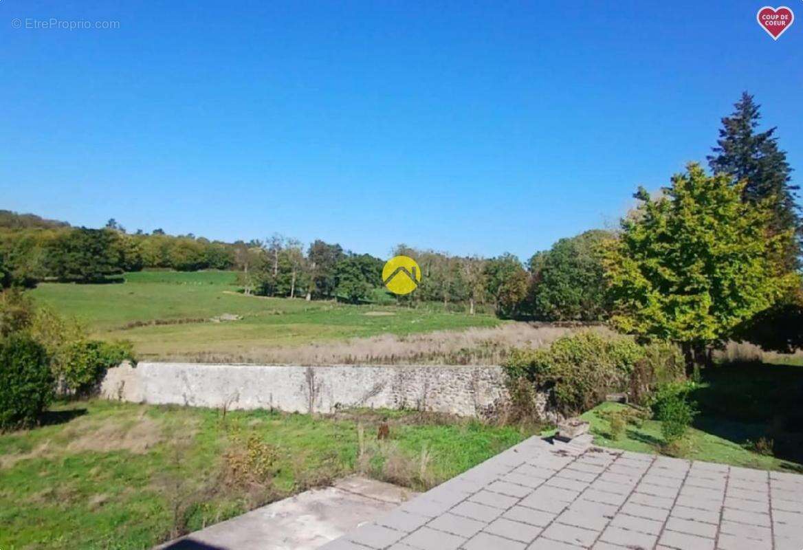 Maison à SAINT-ETIENNE-DE-FURSAC