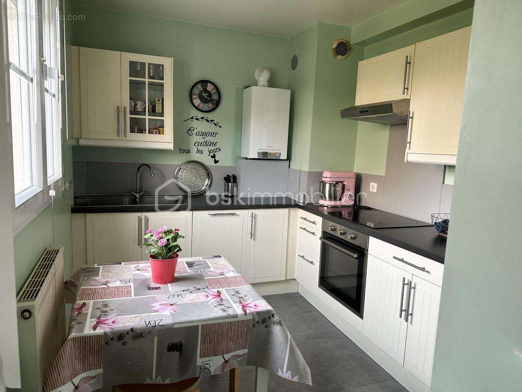 Maison à SAVIGNY-LE-TEMPLE