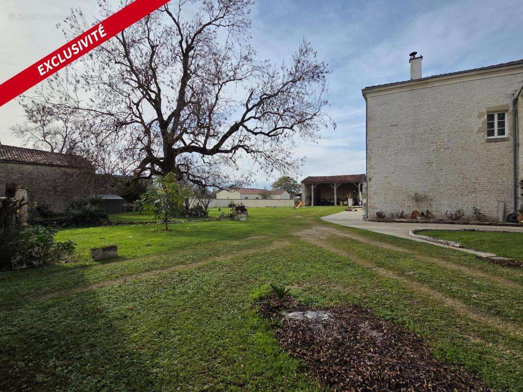 Maison à LOIRE-SUR-NIE