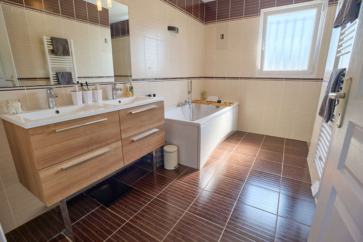 Maison 180m² à buros - photo 12
