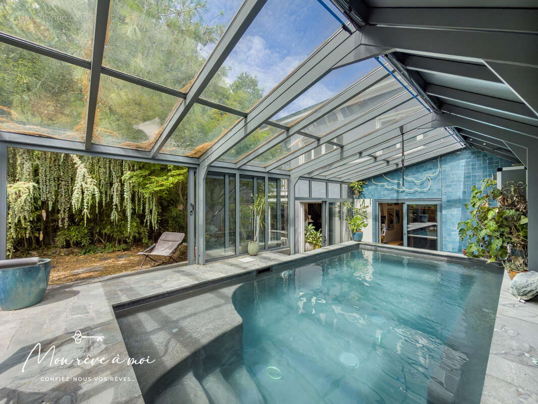 Maison de 168m2 lumineuse et au calme avec piscine, jardin et parkings - photo 2