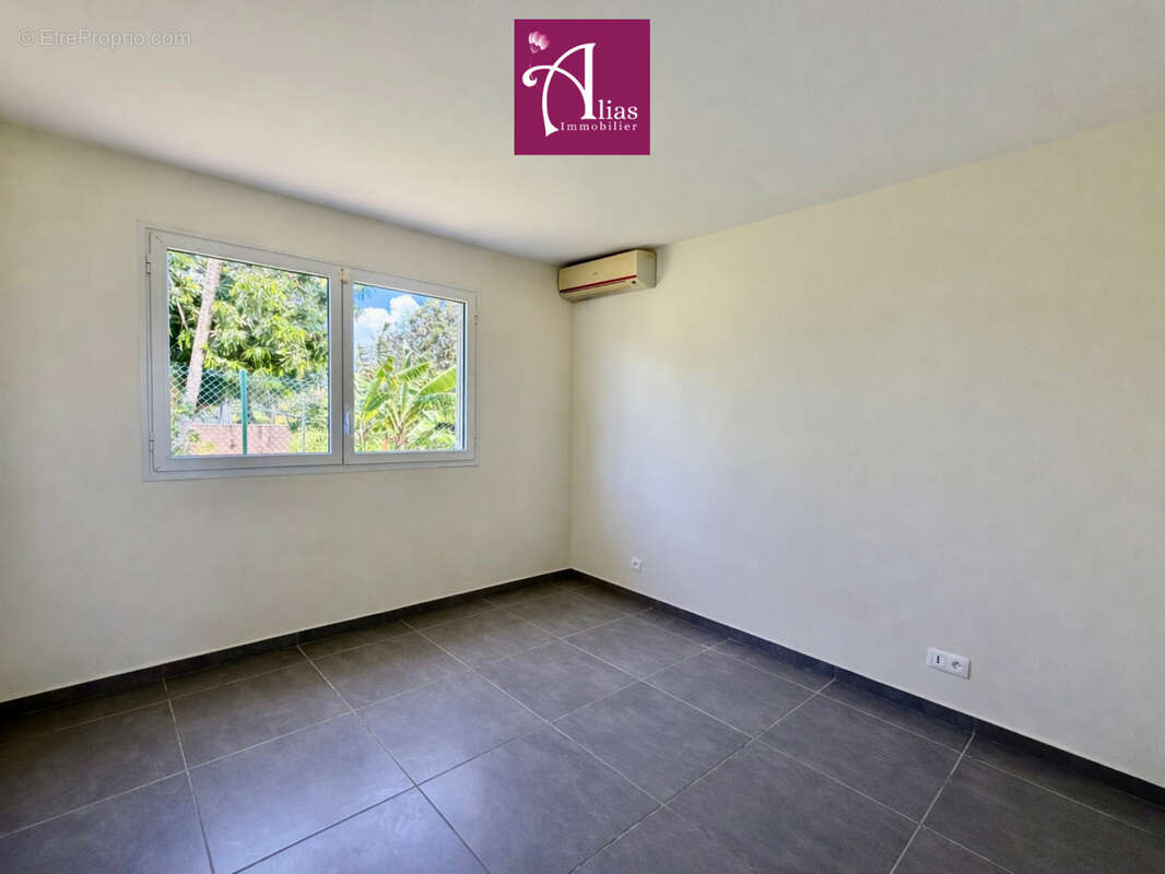 Maison à PETIT-BOURG