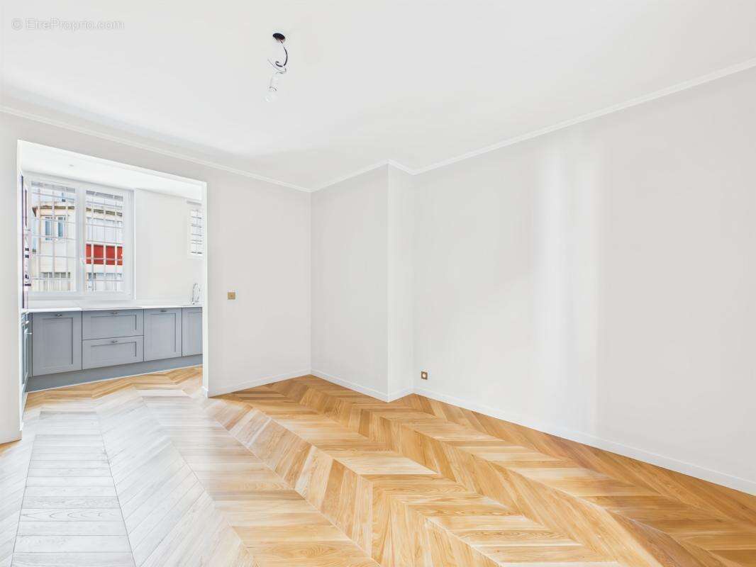 Appartement à PARIS-14E