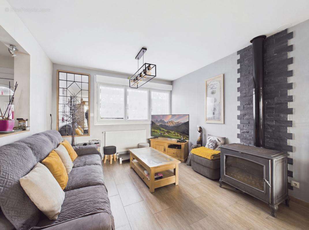 Maison à DOUCHY-LES-MINES