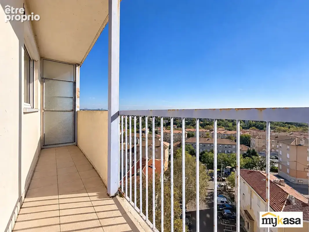 Appartement Port De Bouc  1 pièce(s) 28 m2  avec balcon vue mer et cave - photo 11