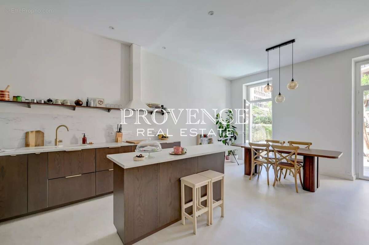 Appartement à MARSEILLE-5E
