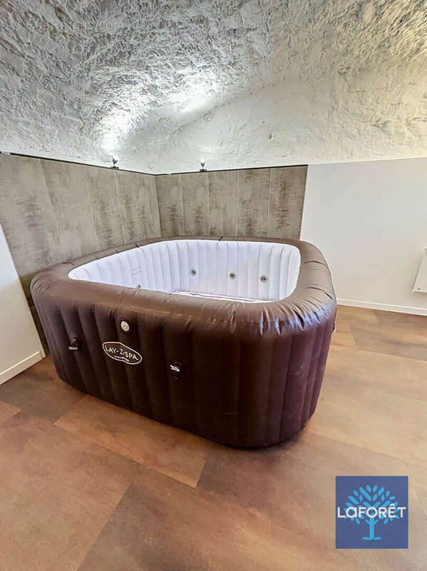 NANCY   À DEUX PAS DU PARC SAINTE-MARIE Appartement de  184.64 m²  Terrasse privative  2 places de parking sécurisées - photo 17