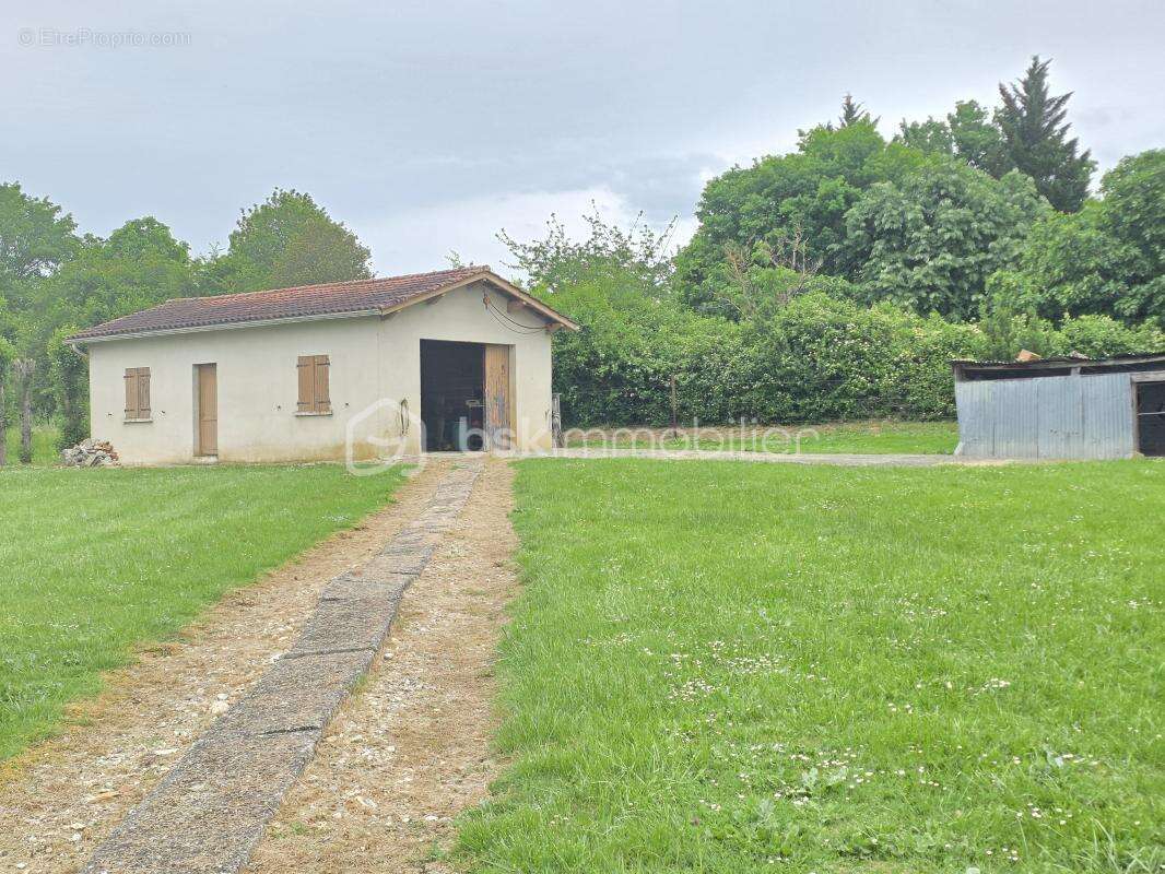Maison à MONCAUT